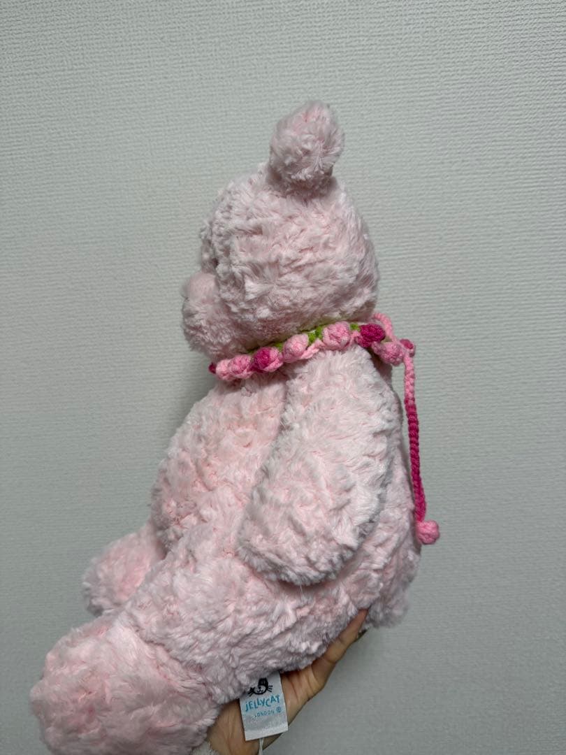 ピンクのクマのぬいぐるみ