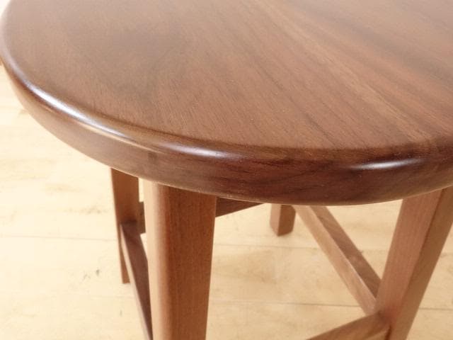 北海道手作り家具　ウォールナット材　スツール