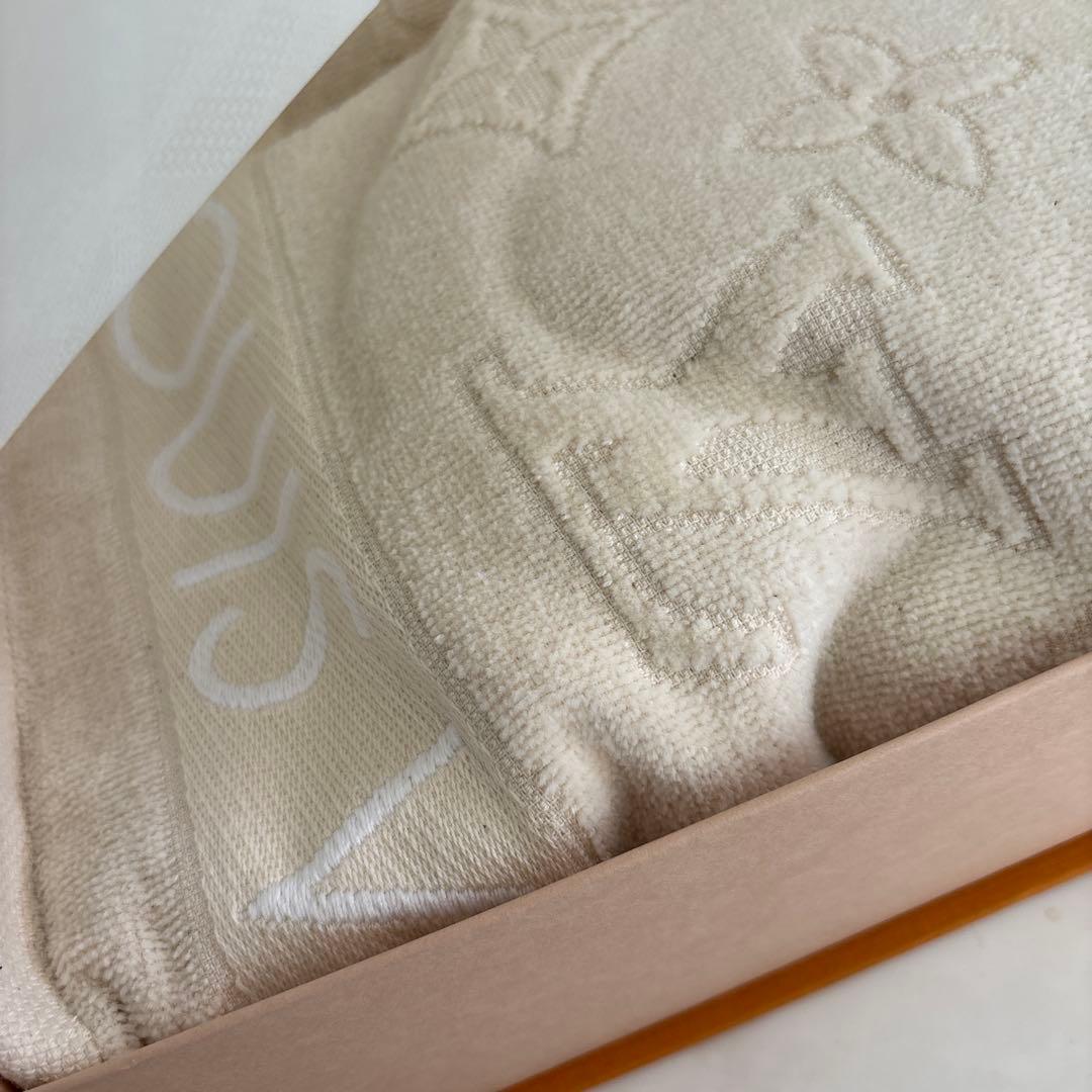 LOUIS VUITTON ピンク&ホワイト ビーチタオル ギフトBOX付き