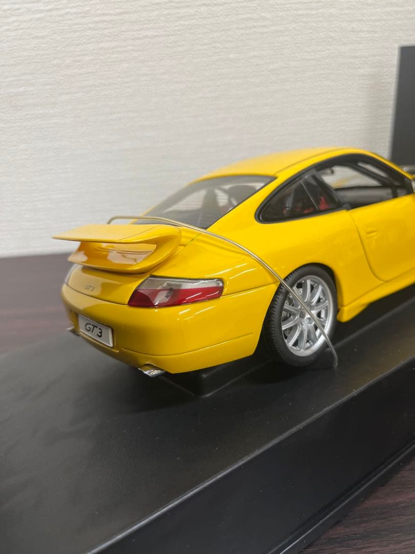 オートアート1/18 ポルシェ911GT3 イエロー