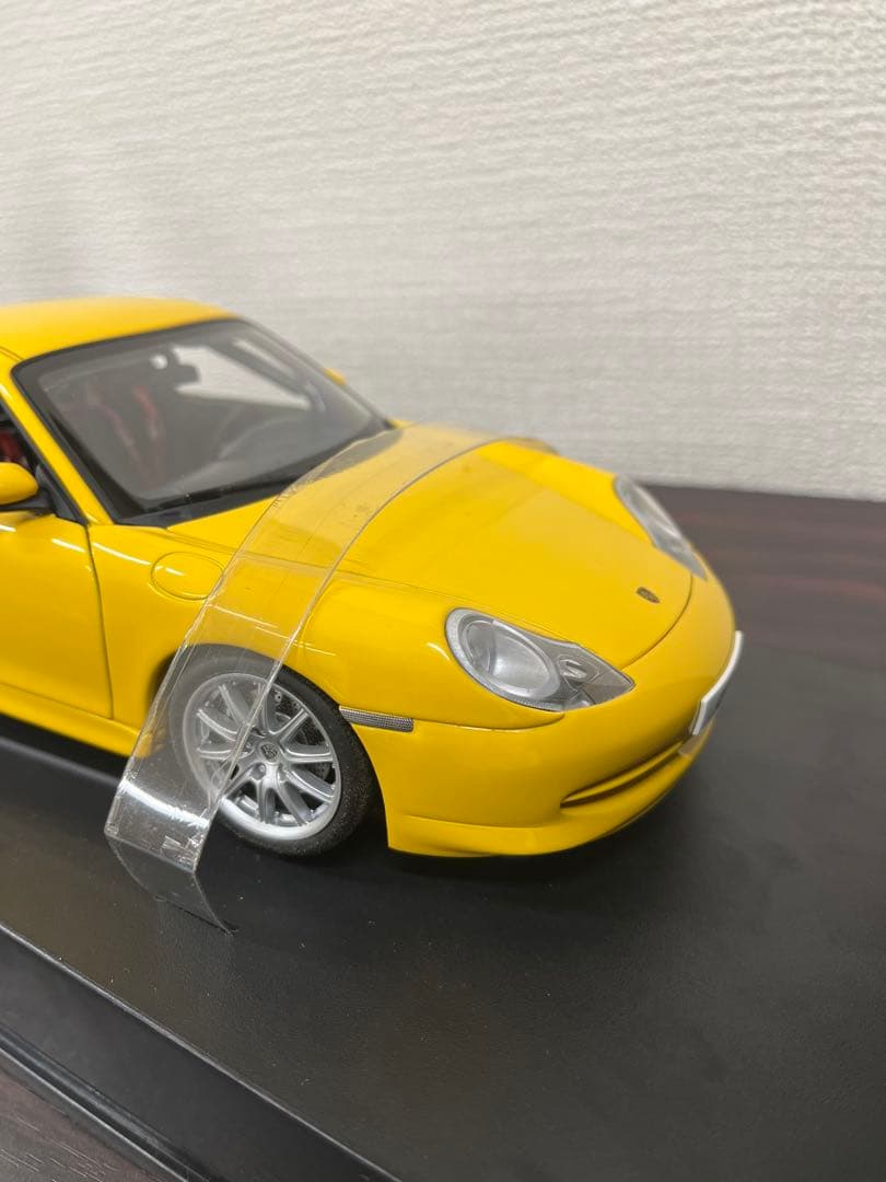 オートアート1/18 ポルシェ911GT3 イエロー