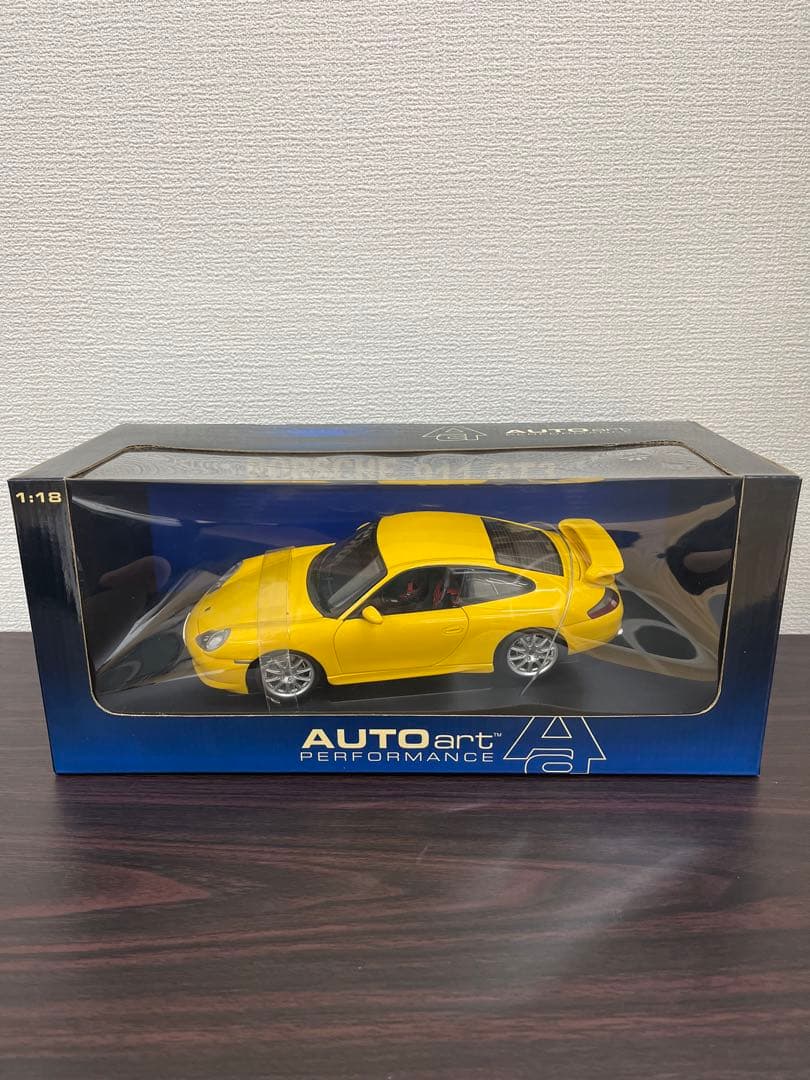 オートアート1/18 ポルシェ911GT3 イエロー