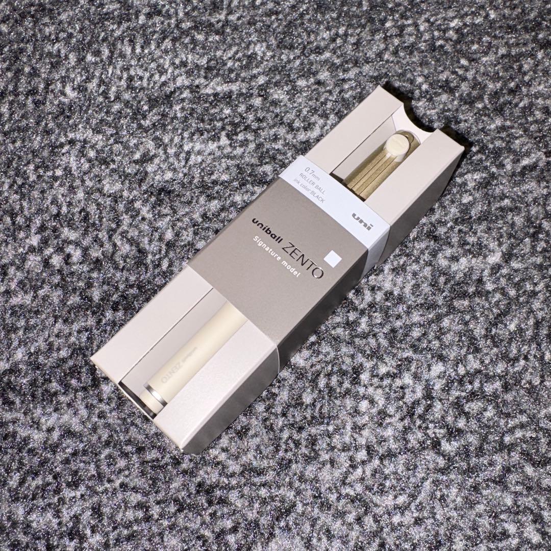 ユニボールゼント シグニチャーモデル 0.7㎜シャンパンゴールド - メルカリ