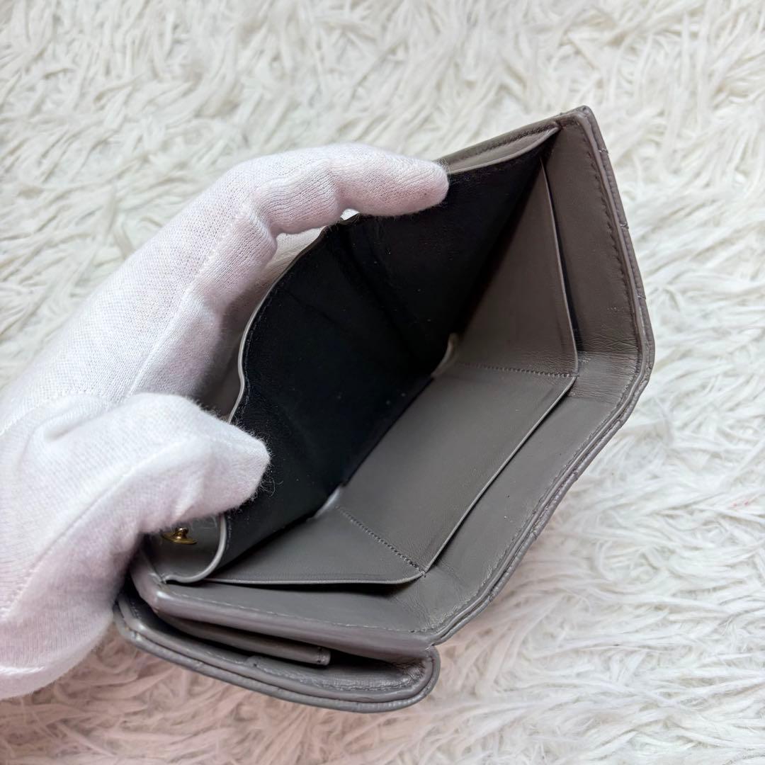 美品✨サンローラン 三つ折り財布 Vステッチ カサンドラ レザーオリガミ グレー
