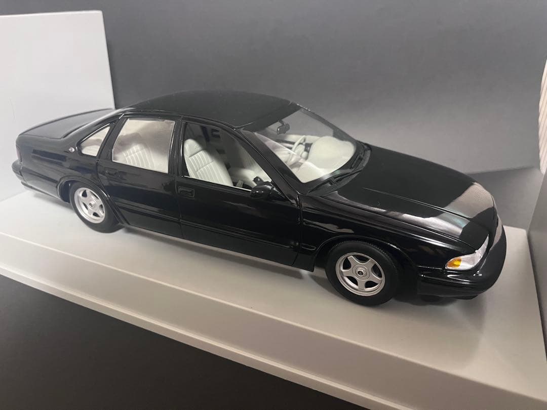 UT models Chevrolet Impala SS 1/18 インパラ