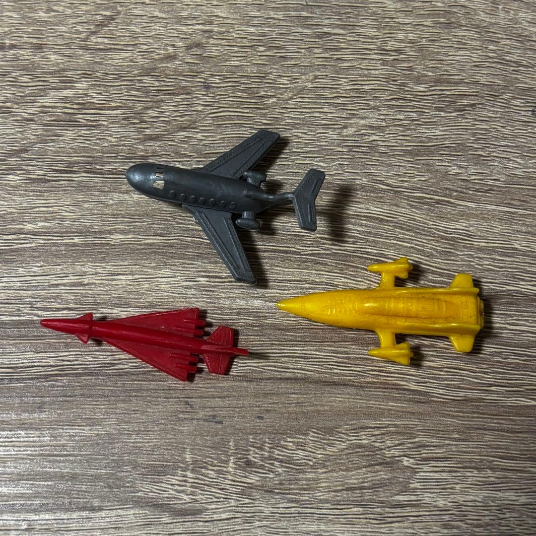 昭和レトロ】 グリコのおまけ 飛行機 3個 - メルカリ