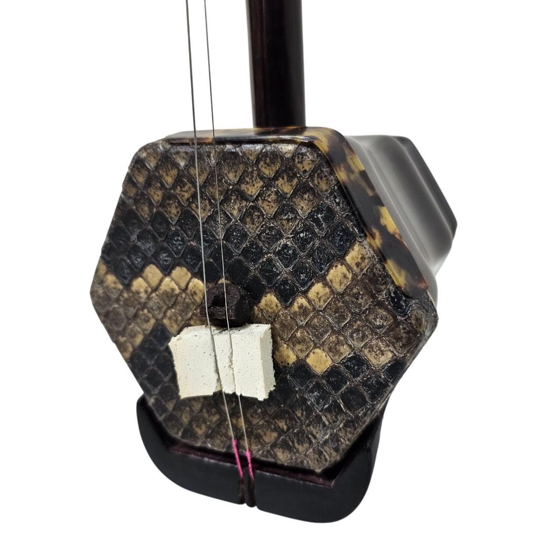 紅木 二胡 蛇皮 六角胴 刻印 弓・ケース付 付属品あり 中国民族楽器 本