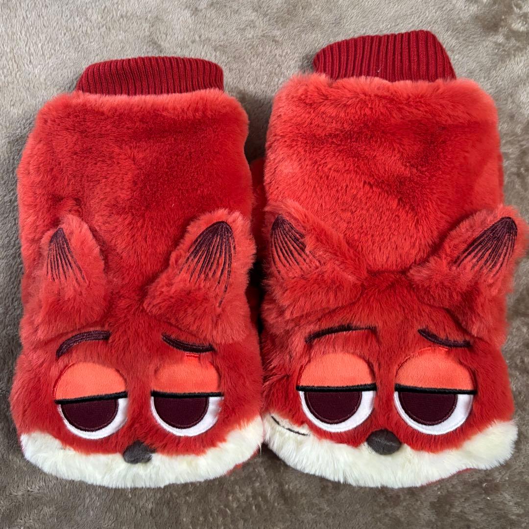 上海ディズニー限定 ズートピア手袋 - メルカリ