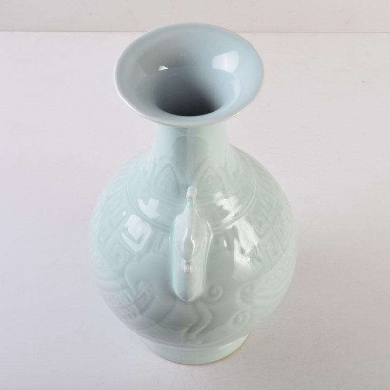 中国　大清乾隆年製款　粉青釉　双神獣耳瓶　V　8747A