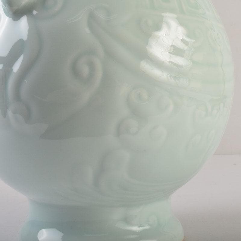 中国　大清乾隆年製款　粉青釉　双神獣耳瓶　V　8747A