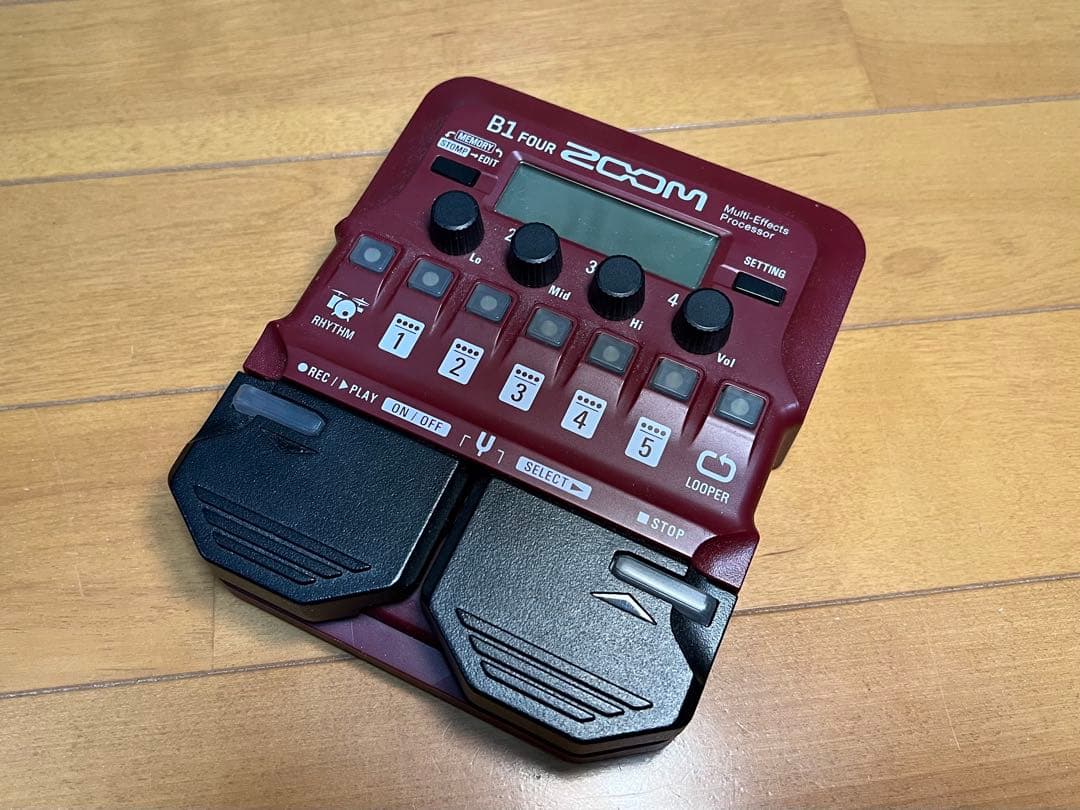 ZOOM B1 FOUR ベースマルチエフェクター