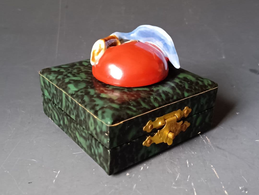 と*ん様 12代・酒井田柿右衛門「帯留/色絵 柿」/共箱