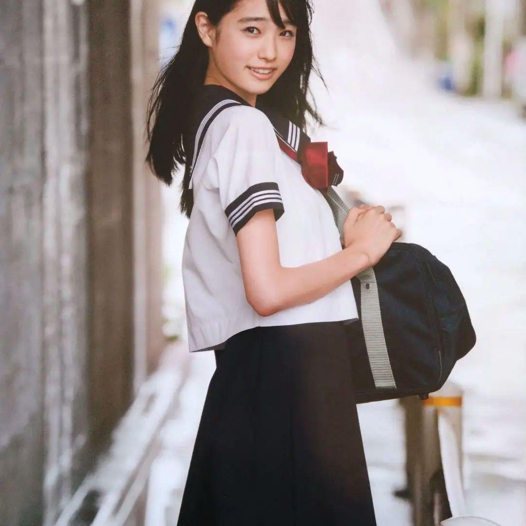 高橋ひかる/制服ポスター