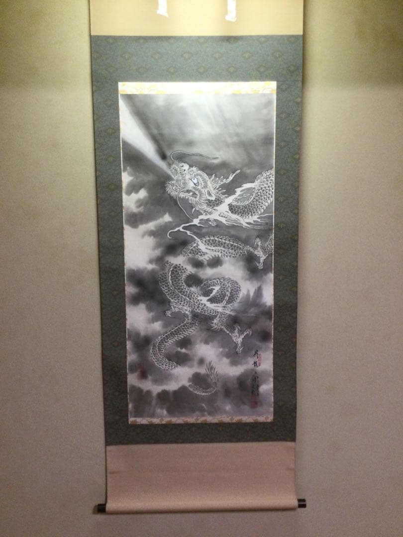 水墨画掛軸『昇龍之図』陳文翰筆 絹本肉筆 縁起物 軸箱付 J201