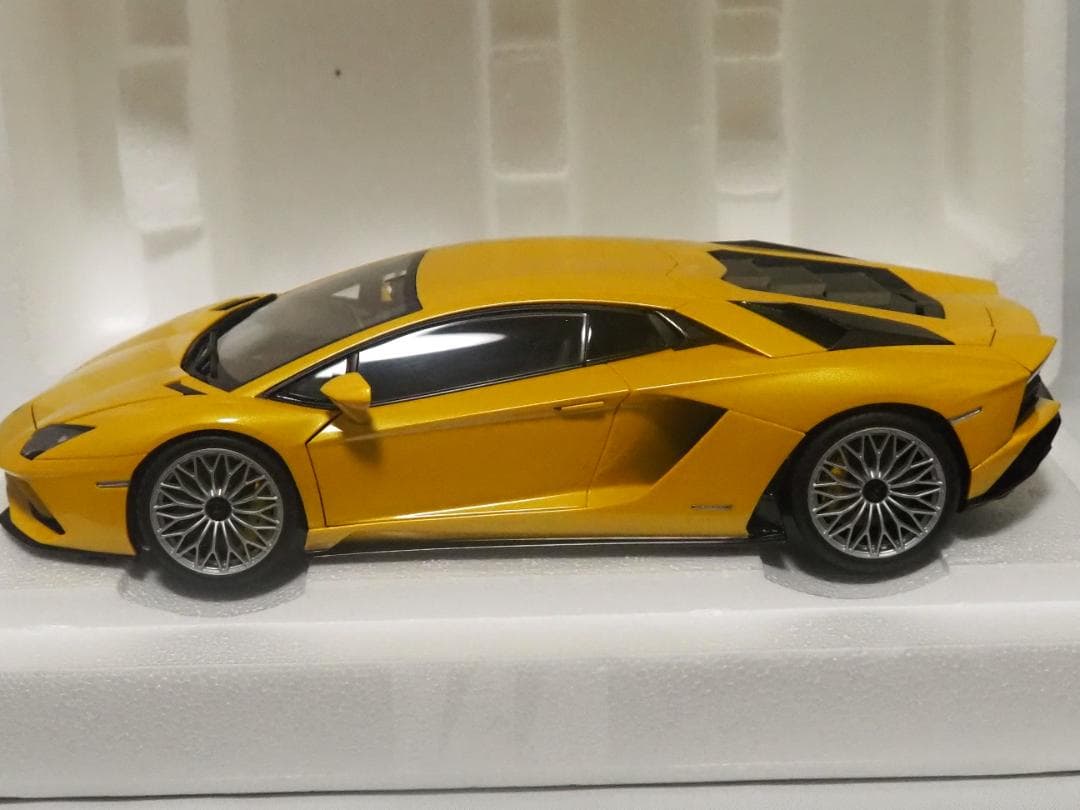 AUTOart 1/18 ランボルギーニ アヴェンタドール S イエロー