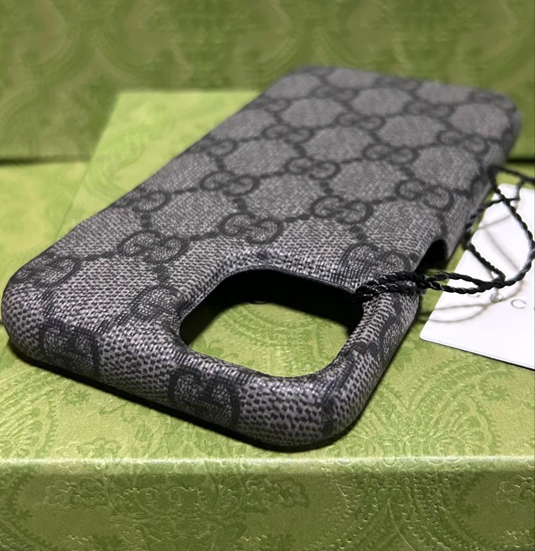 新品 GUCCI グッチ iPhone 15 ケース アイフォンケース グレー