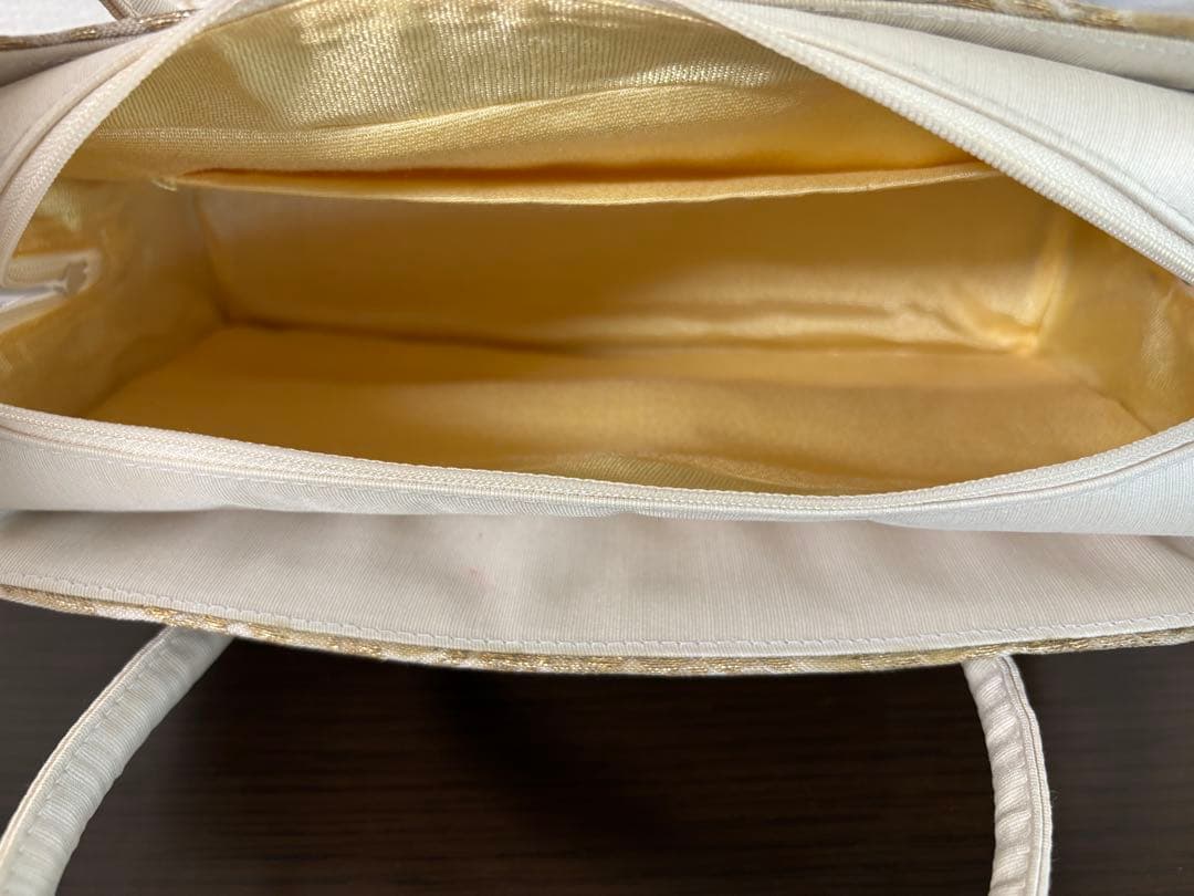 和装用バッグ 白と金の花柄