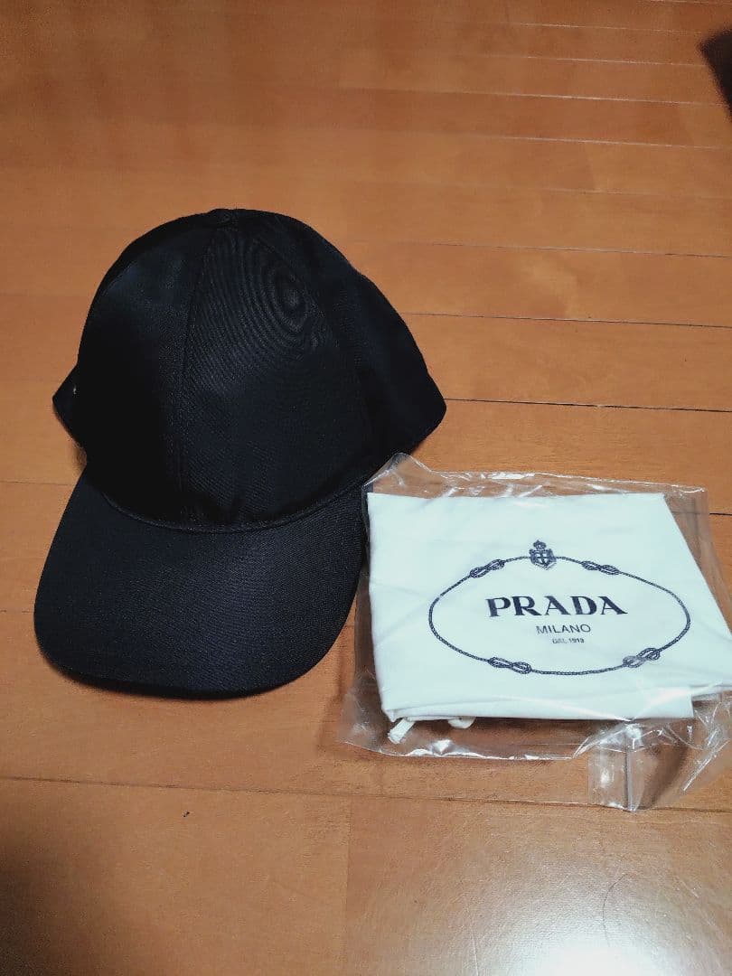 プラダ キャップ 三角ロゴプレート RE-NYLON 黒 M