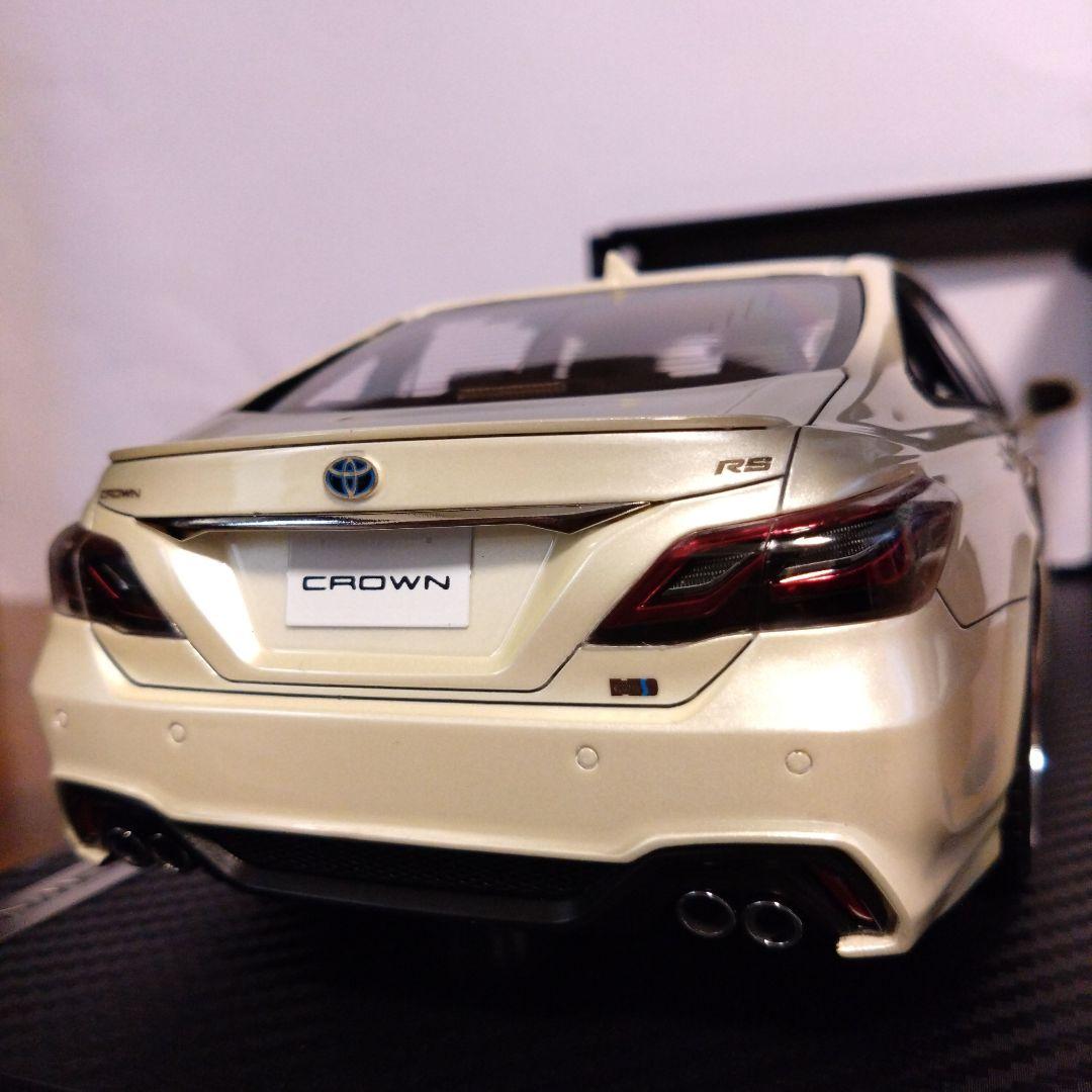 1/18 イグニッションモデル　トヨタ　クラウン（220）3.5L
