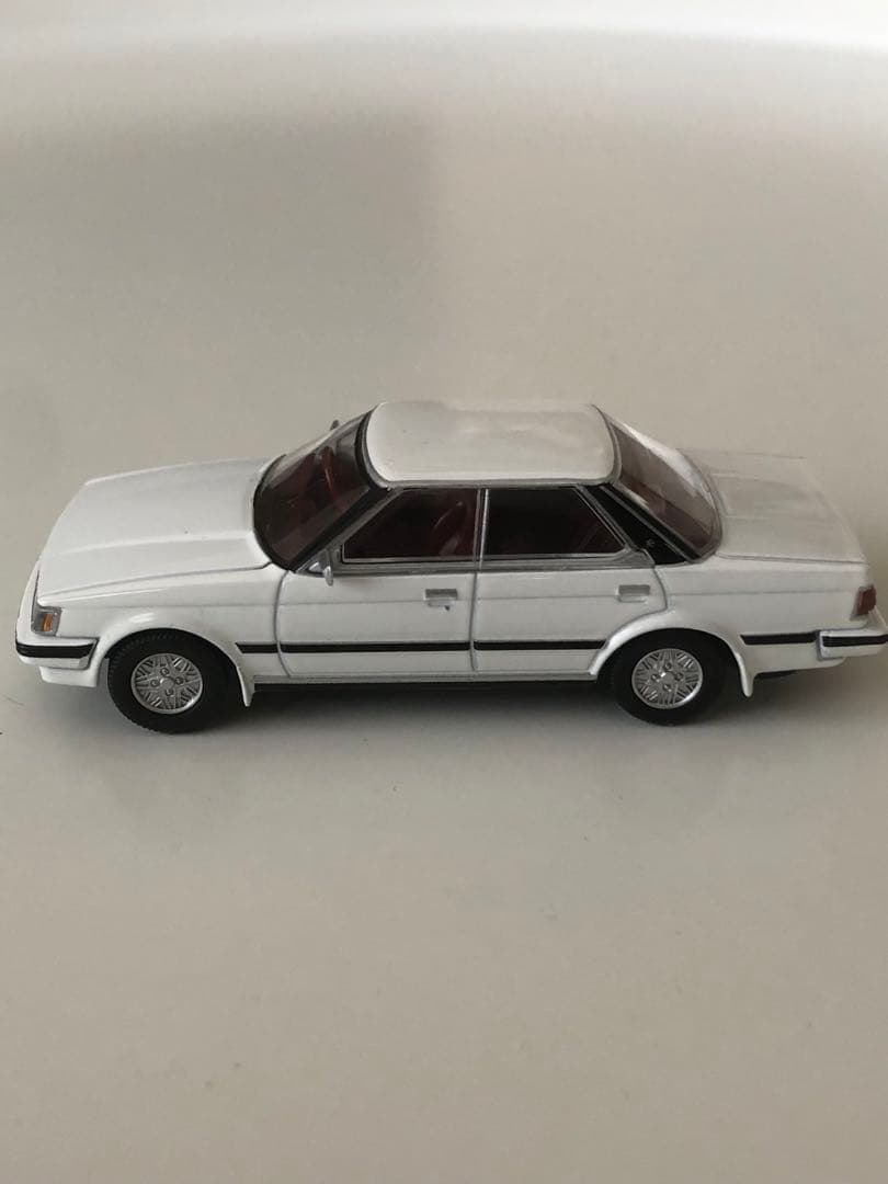 トミーテックリミテッドヴィンテージ　トヨタマークII グランデ84年式　白