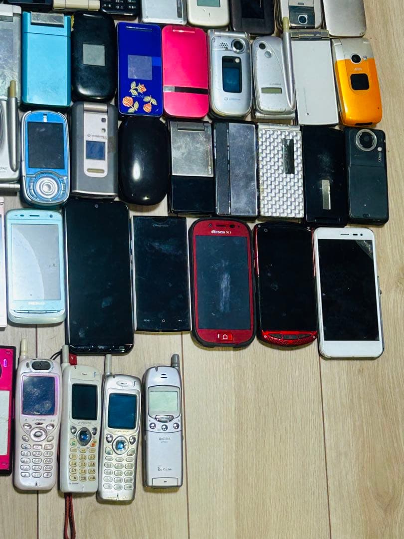 タブレット8台、iPhone10台、携帯73台、アンドロイド13台 ジャンク品
