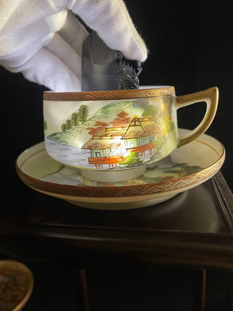 九谷焼コーヒーカップ 明治時代輸出品 手書き風景画 細密画 金彩 金蘭手