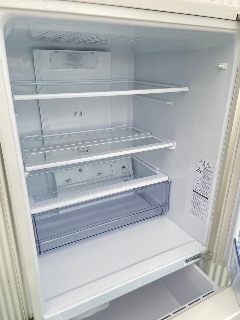 902アクア おしゃれホワイト 3ドア冷蔵庫 272L 高年式 右開き 高さ低め