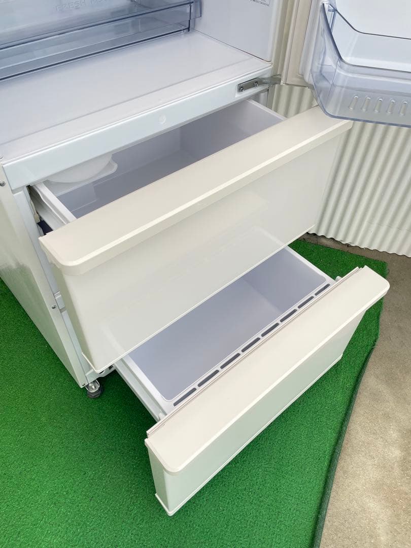 902アクア おしゃれホワイト 3ドア冷蔵庫 272L 高年式 右開き 高さ低め