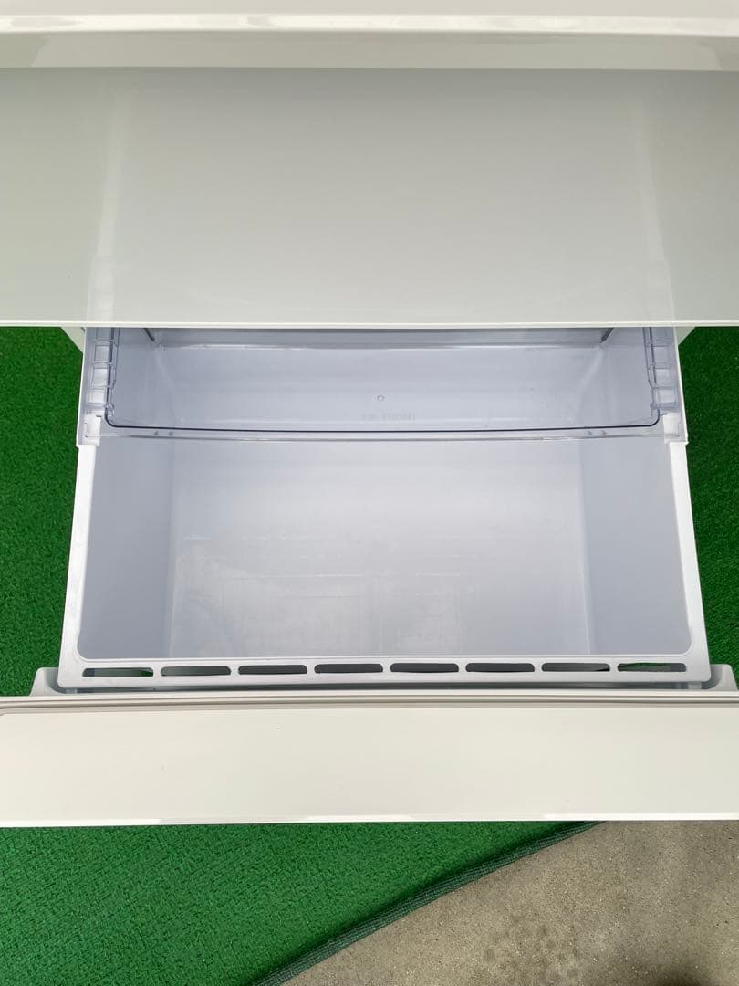 902アクア おしゃれホワイト 3ドア冷蔵庫 272L 高年式 右開き 高さ低め