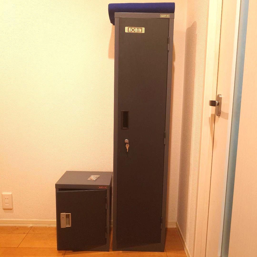 鍵付きグレーのガンロッカー5丁用、弾倉ロッカー