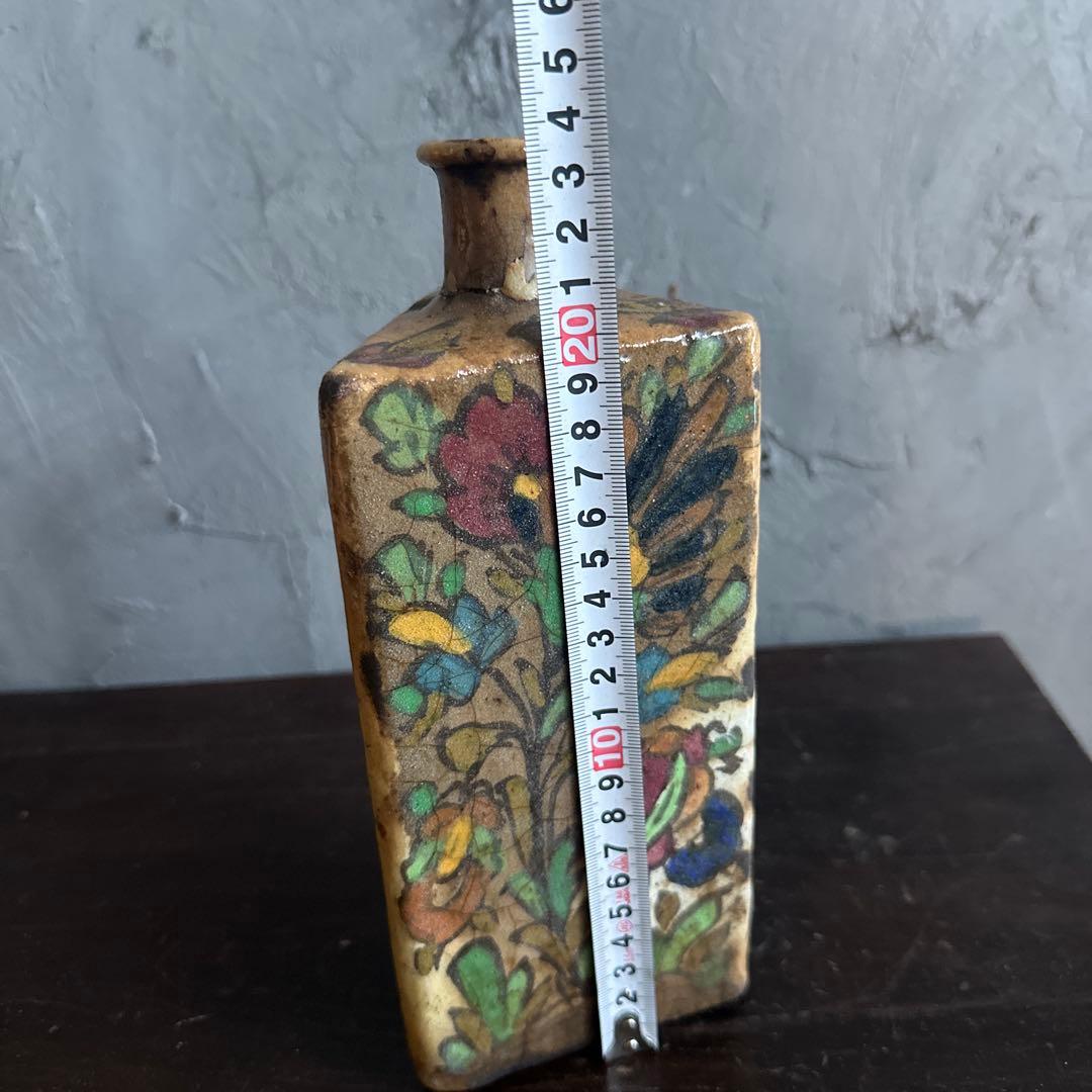 ヴィンテージ　花柄装飾の陶器瓶