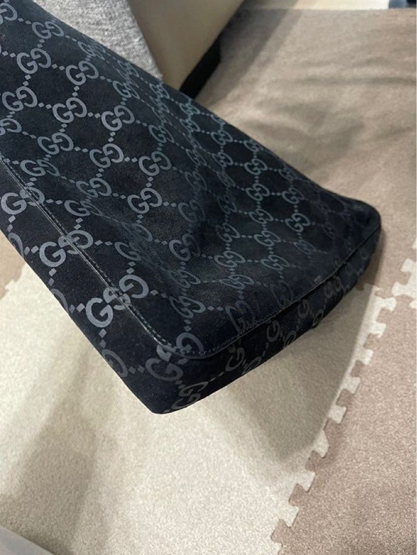あき　GUCCI ブラック スエード　GGパターン ショルダーバッグ