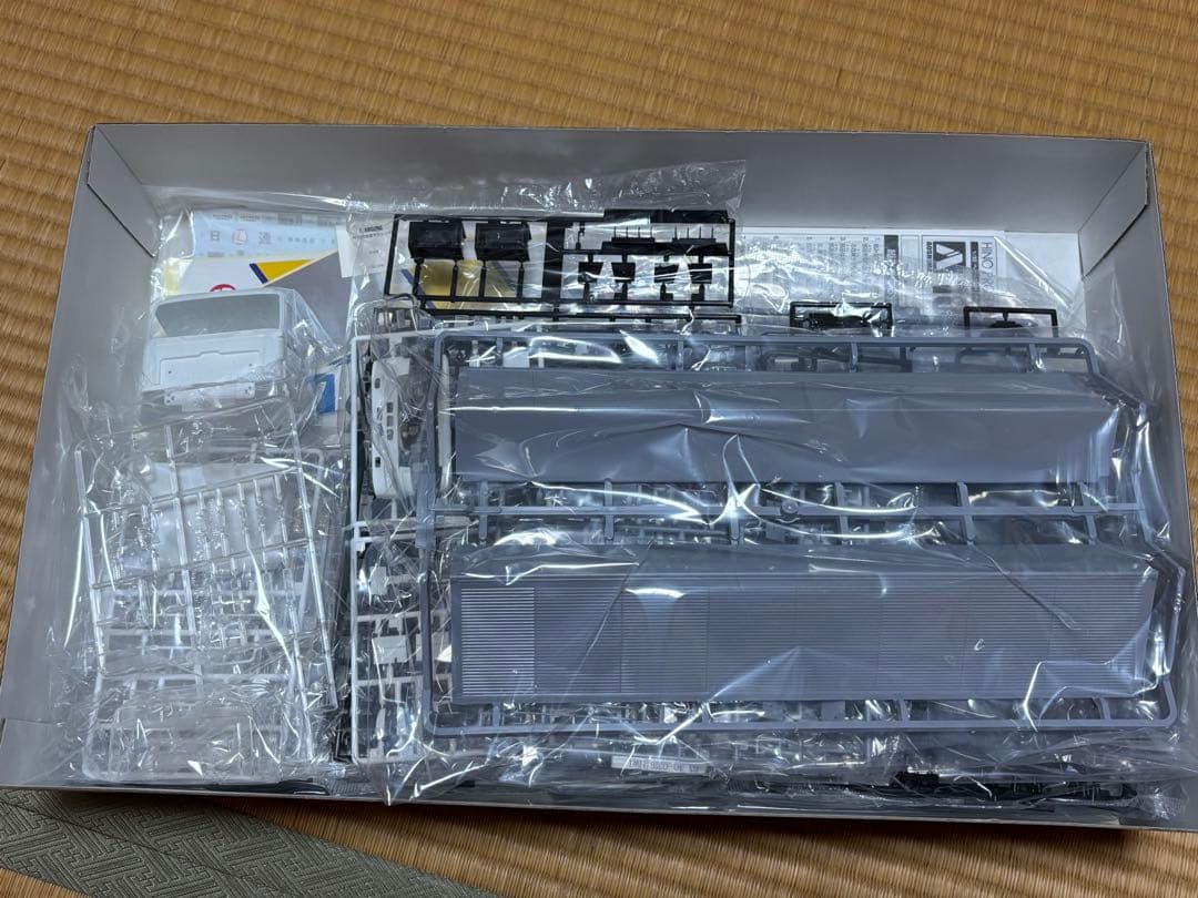 値下げ！未組立 1/32 ヘビーフレイト 日野プロフィア FW日本通運