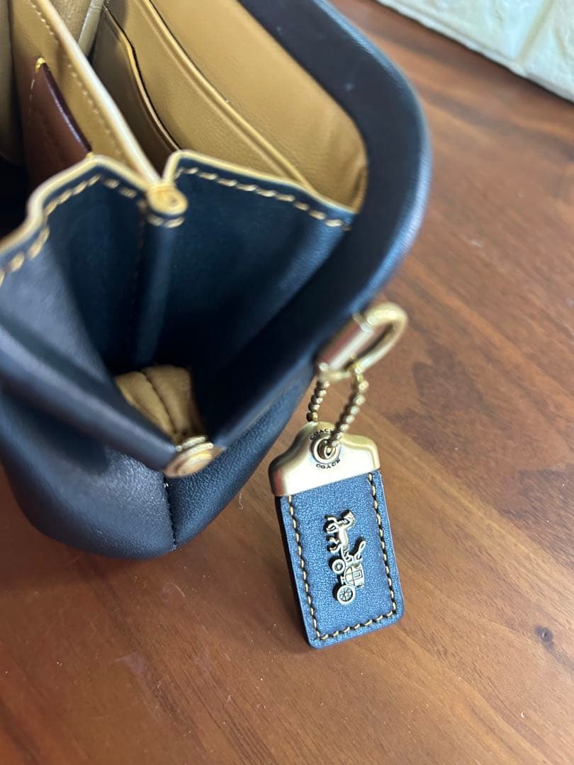 COACHコーチ黒のがま口ケース小銭に入れ