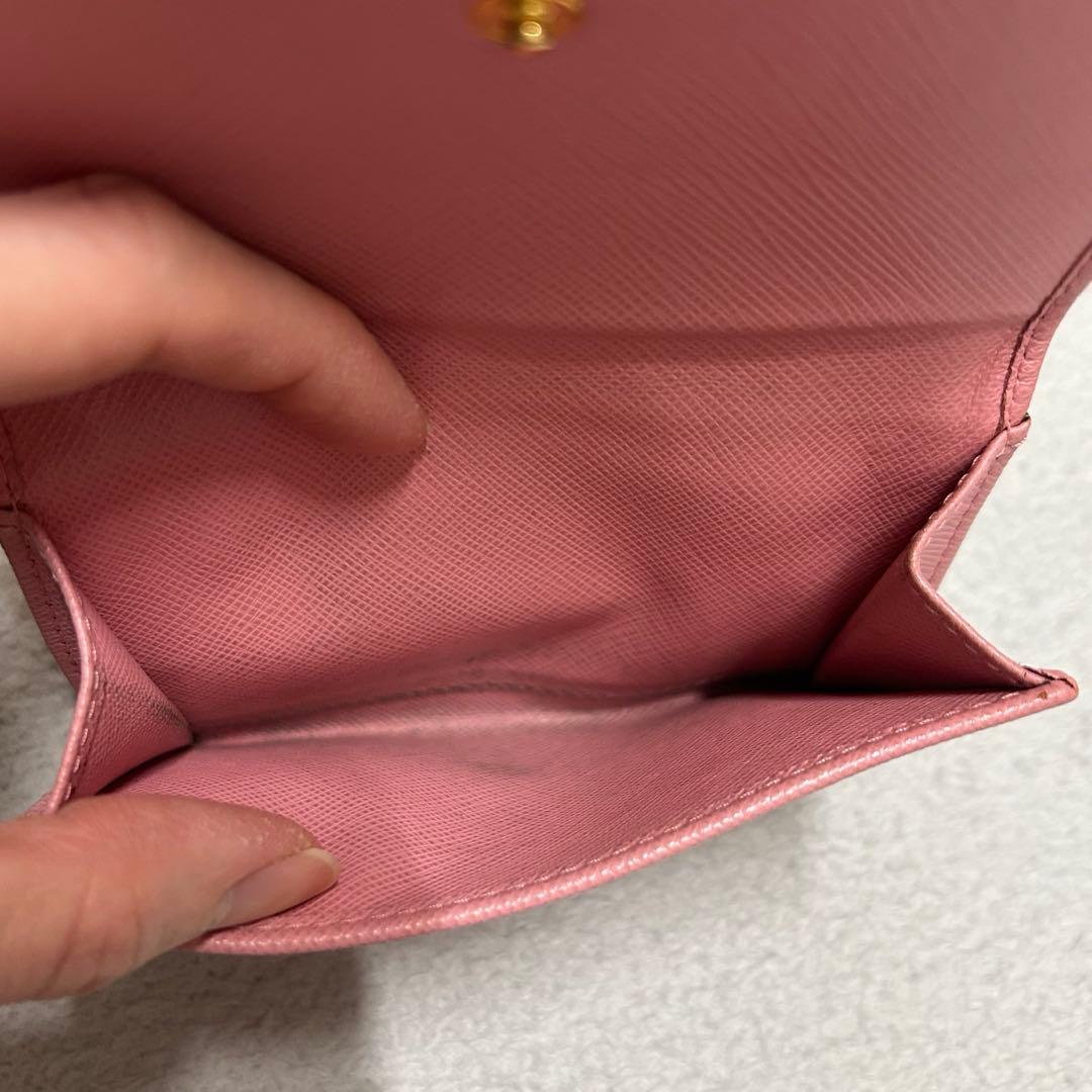 PRADA 二つ折り財布 ピンク レザー