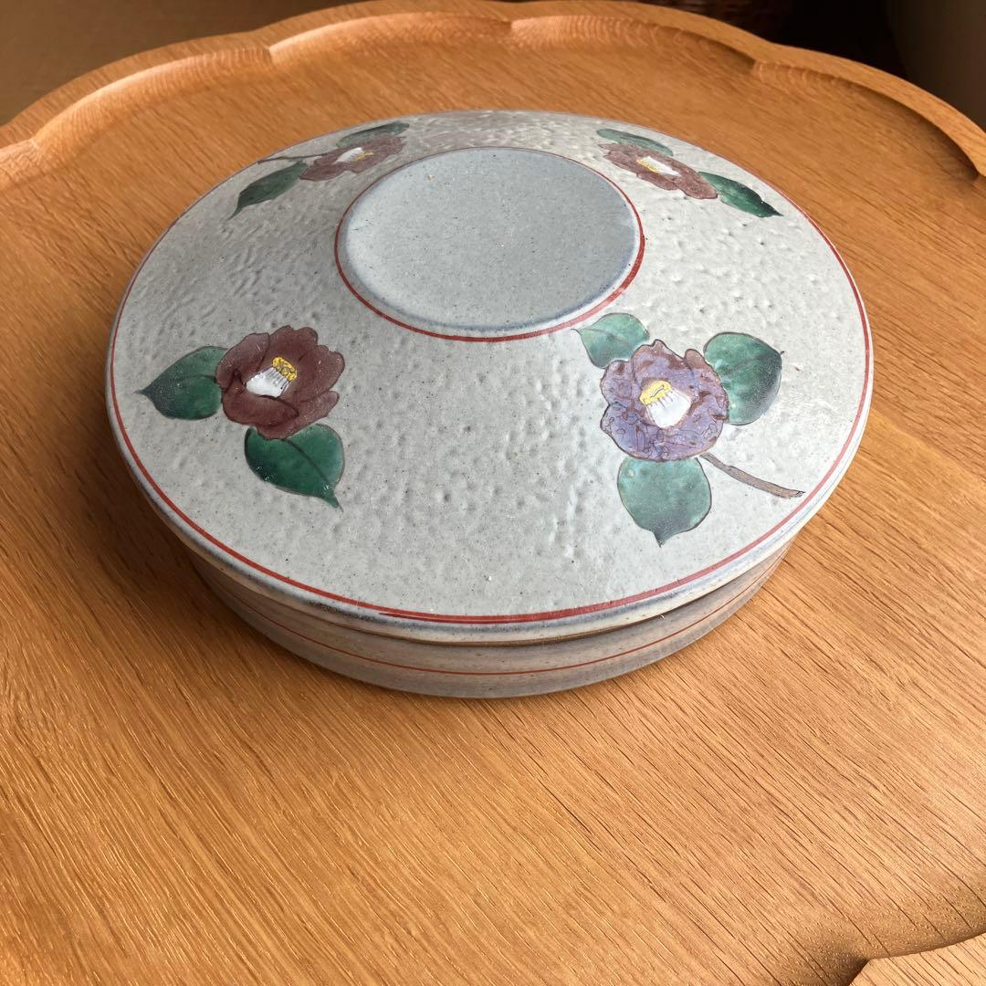 菓子鉢　椿模様　蓋付き菓子鉢　益子焼　作家物　菓子器　じきろう 菓子鉢 椿模様 蓋付き菓子鉢 益子焼 作家物 菓子器 じきろう