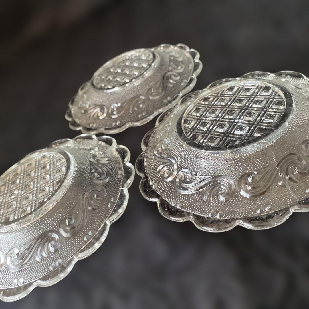 アンティーク】明治骨董 レースカット プレスガラス唐草紋様ウラン