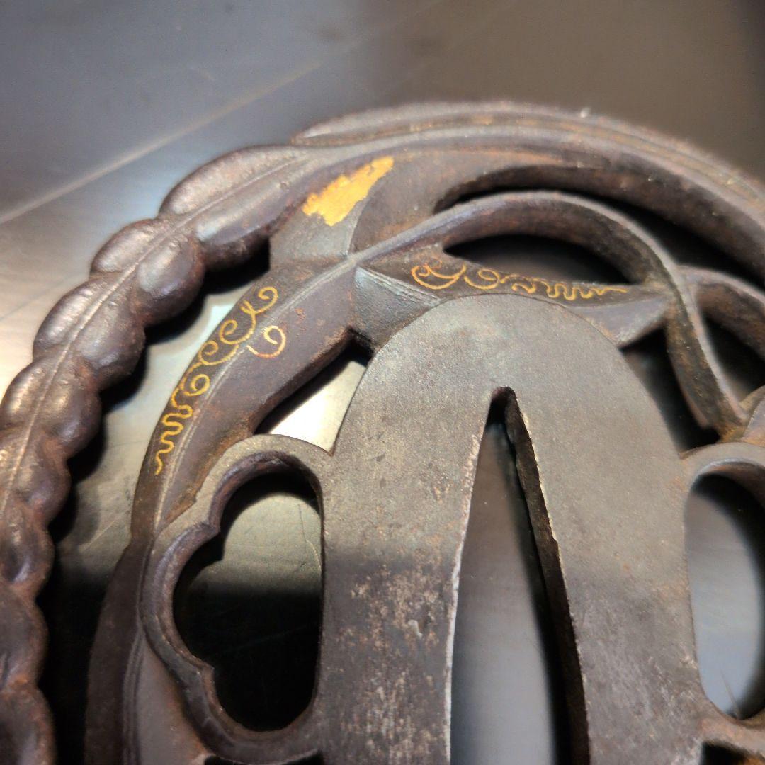 鍔　長州住正定　勝軍草の図金象嵌