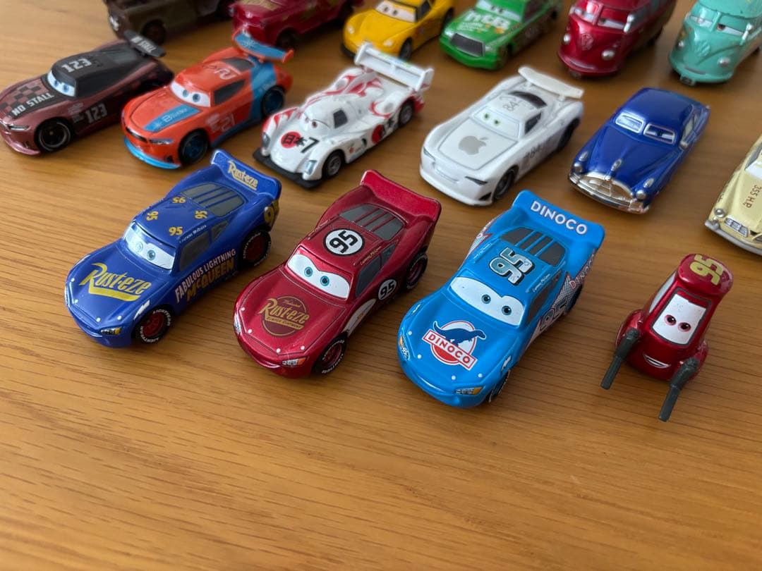 トミカ　カーズ　まとめ売り　17台
