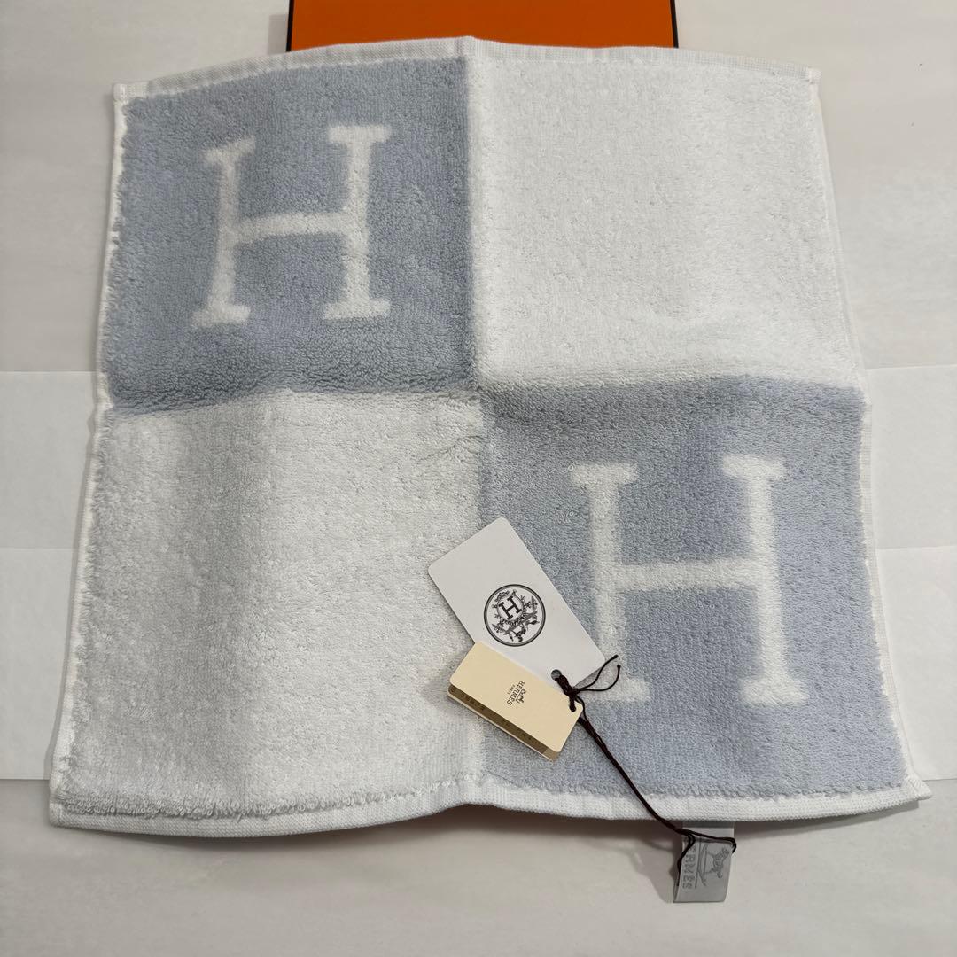 Hermès Hロゴ タオルハンカチ グレー/ホワイト TODAY'S SPECIAL
