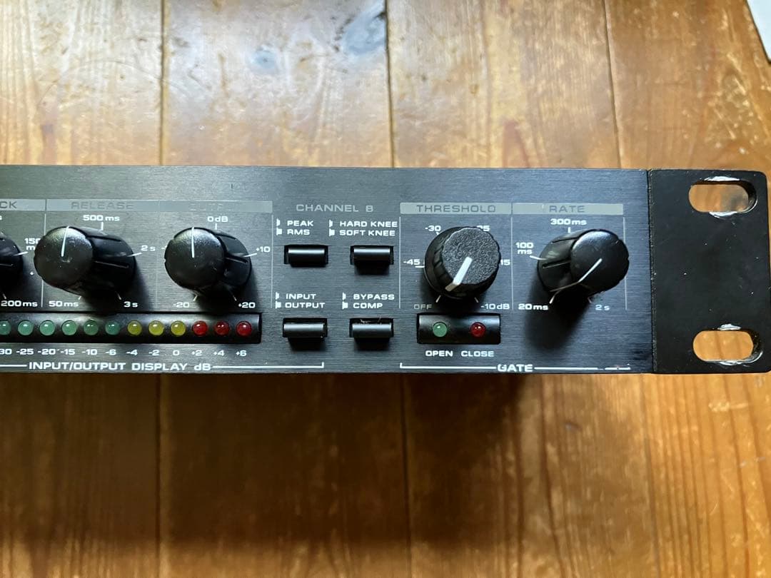 ALESIS 3630 Compressor です。 ○ Alesis 3630 Compressor 改造品
