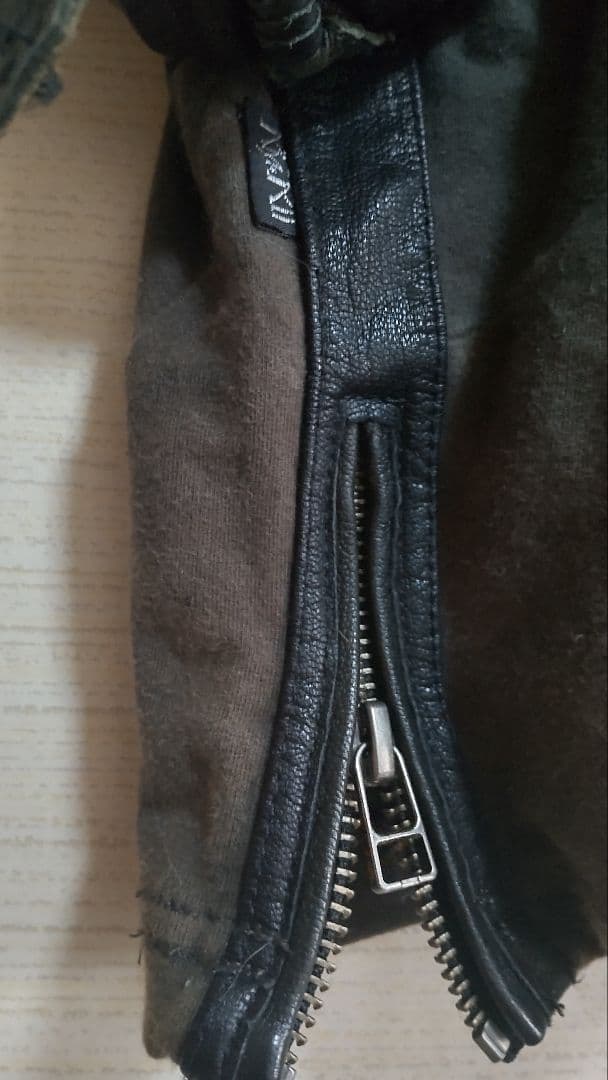 KMRii / レザーパイピングクロップドスウェットパンツ