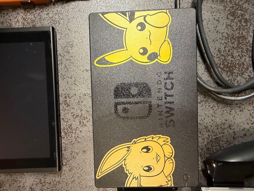 Nintendo Switch ピカチュウ イーブイ　モンスターボール付