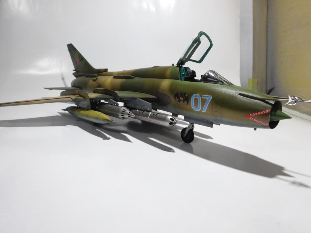 トランぺッター1/48「Su-17フィッター」完成品