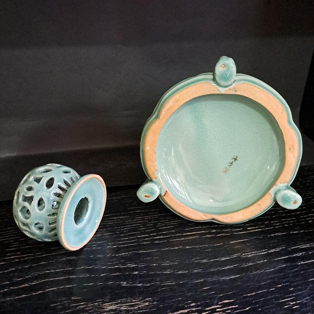 茶道具　青磁蓮型　香炉　三兎台　陽刻蓮型　細密技巧　透し火屋　海青造