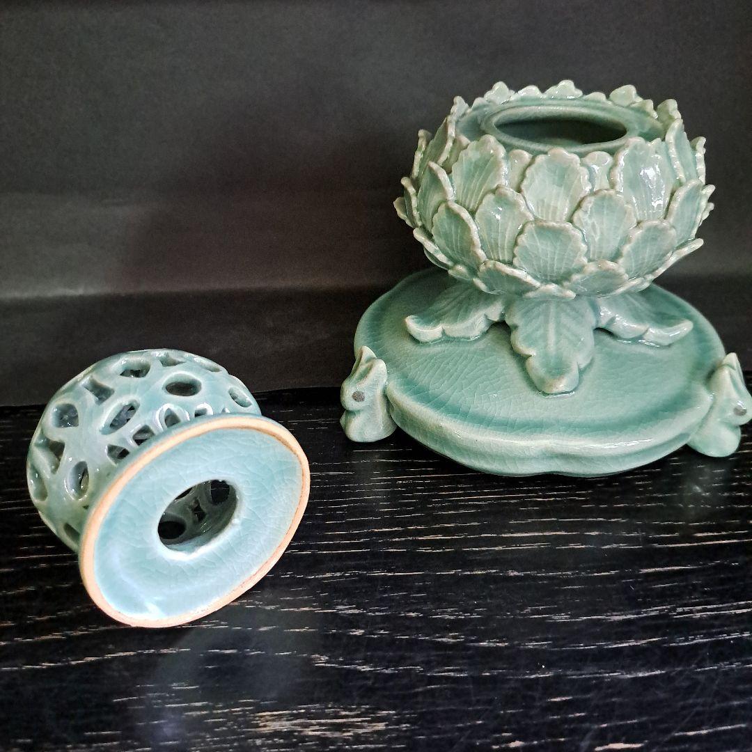 茶道具　青磁蓮型　香炉　三兎台　陽刻蓮型　細密技巧　透し火屋　海青造