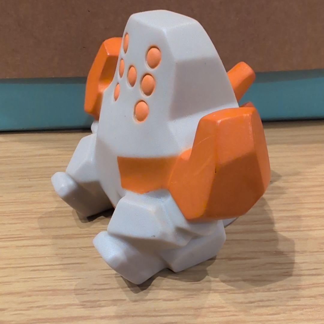 POKÉMON DOLLS」シリーズに、レジロック・レジアイス・レジスチル