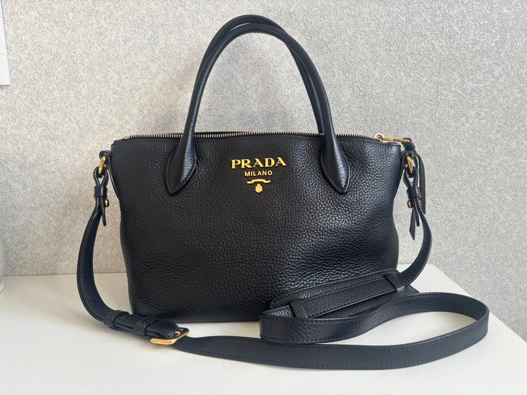 PRADA ブラック レザー ショルダーバッグ