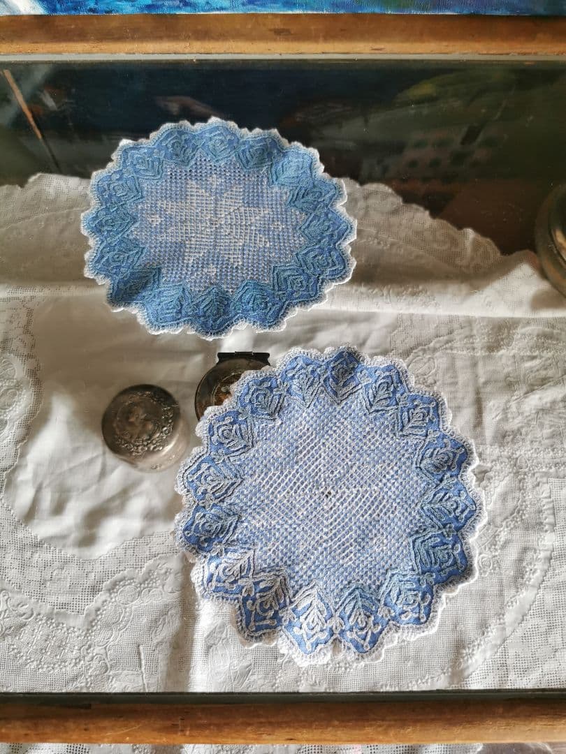 アンティークイタリア インディゴ染 ブラッドレーススカラップドイリー