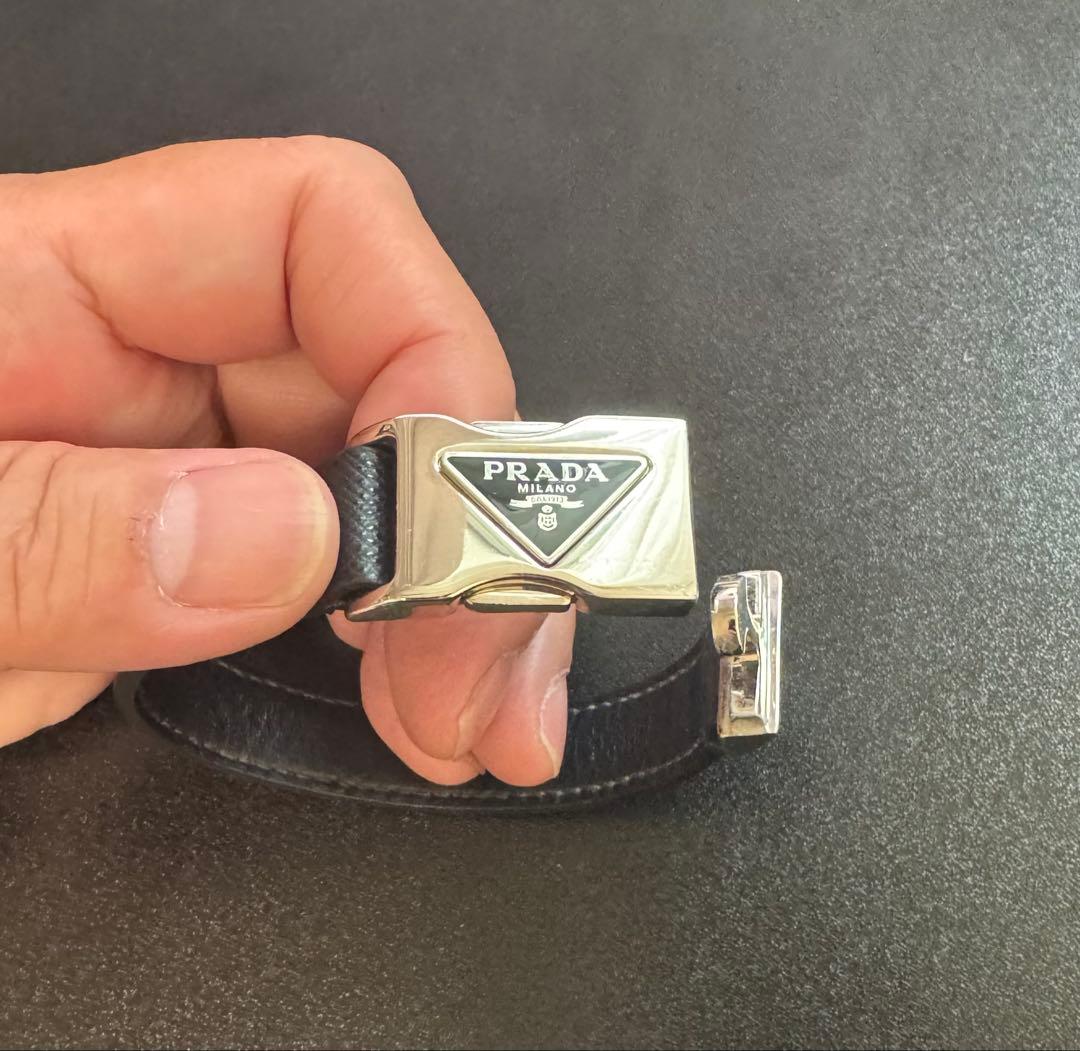 PRADA ブラック レザーバングル